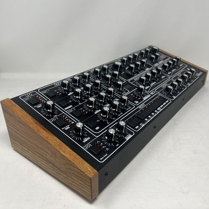 GS - e7 Black/Red [USED]