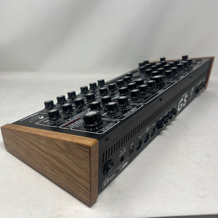 GS - e7 Black/Red [USED]