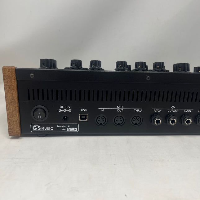 GS - e7 Black/Red [USED]